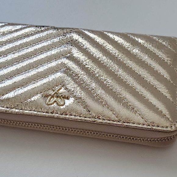 NEW Victoria's Secret V Quilted Continental Wallet - Picture 8 of 12
